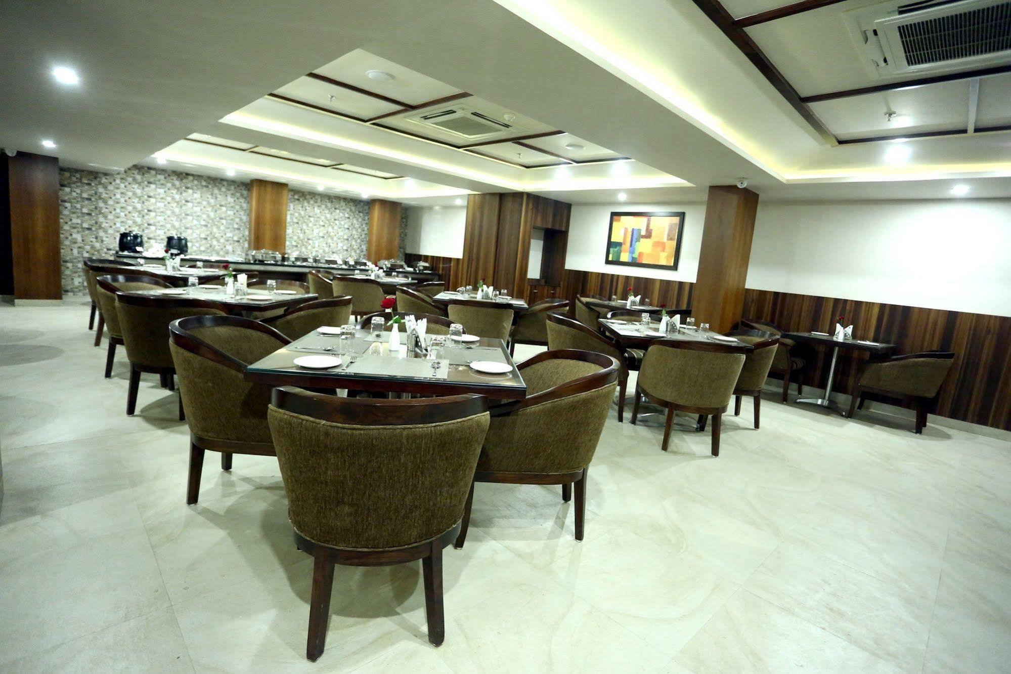 Solitaire Hotel Raipur  Luaran gambar