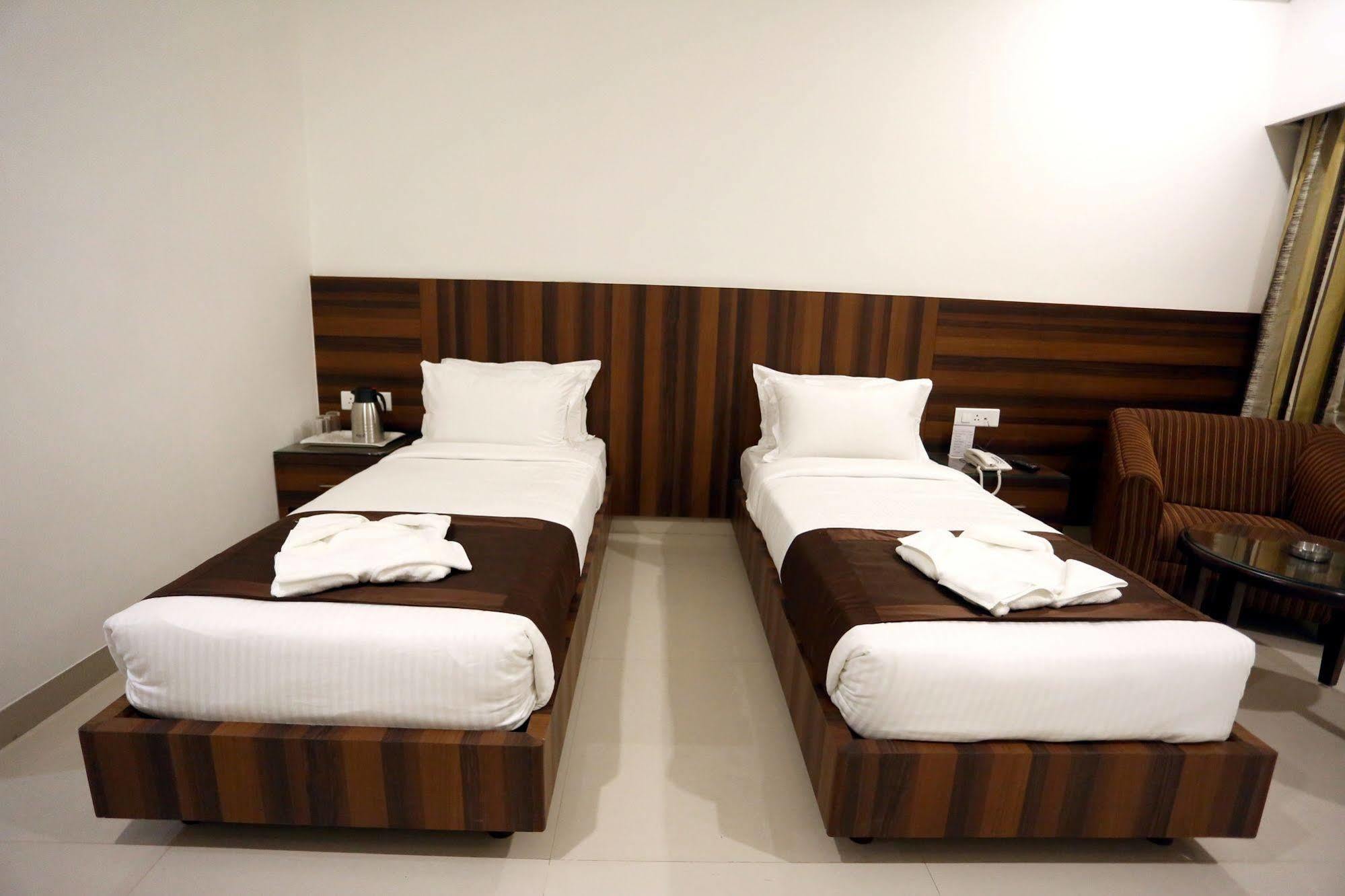 Solitaire Hotel Raipur  Luaran gambar