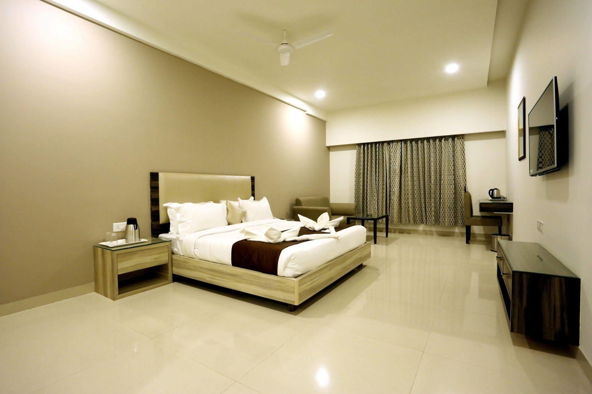 Solitaire Hotel Raipur  Luaran gambar