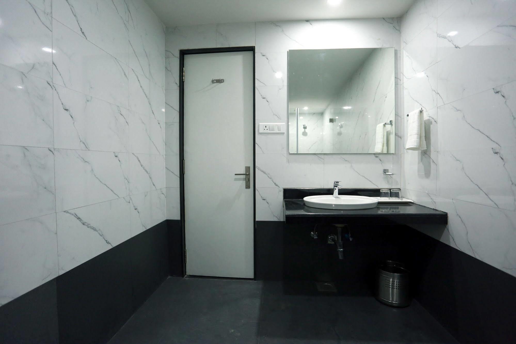Solitaire Hotel Raipur  Luaran gambar