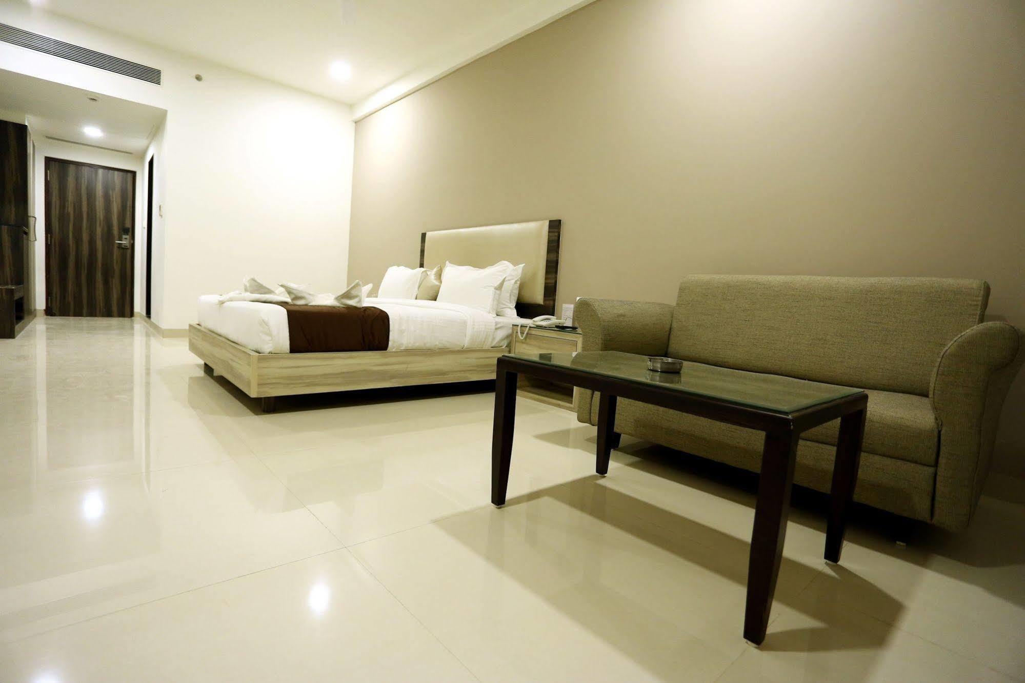 Solitaire Hotel Raipur  Luaran gambar